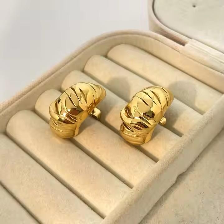 BUTTER EARRINGS