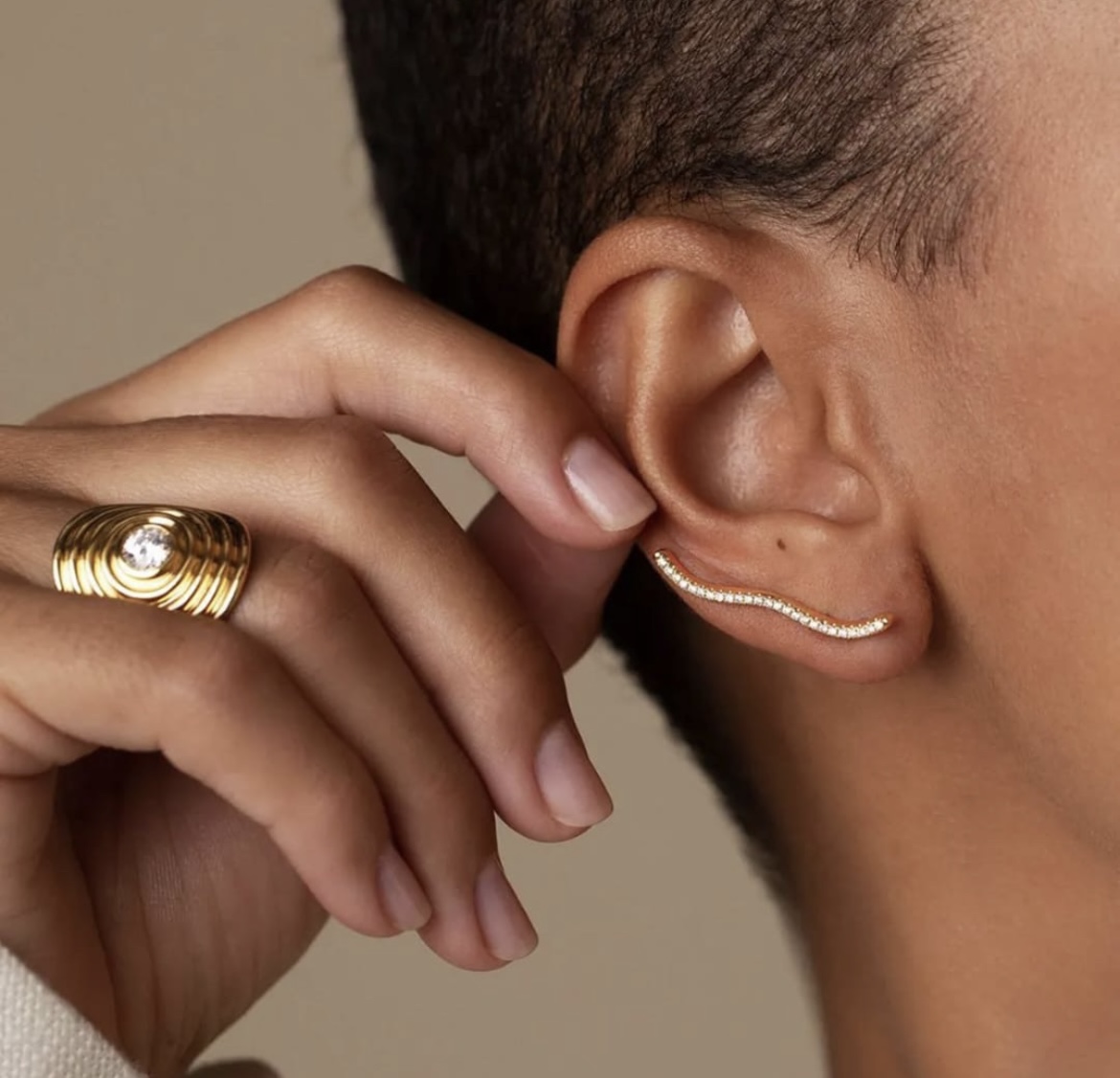 LINNEA EARRINGS - Gallery 1